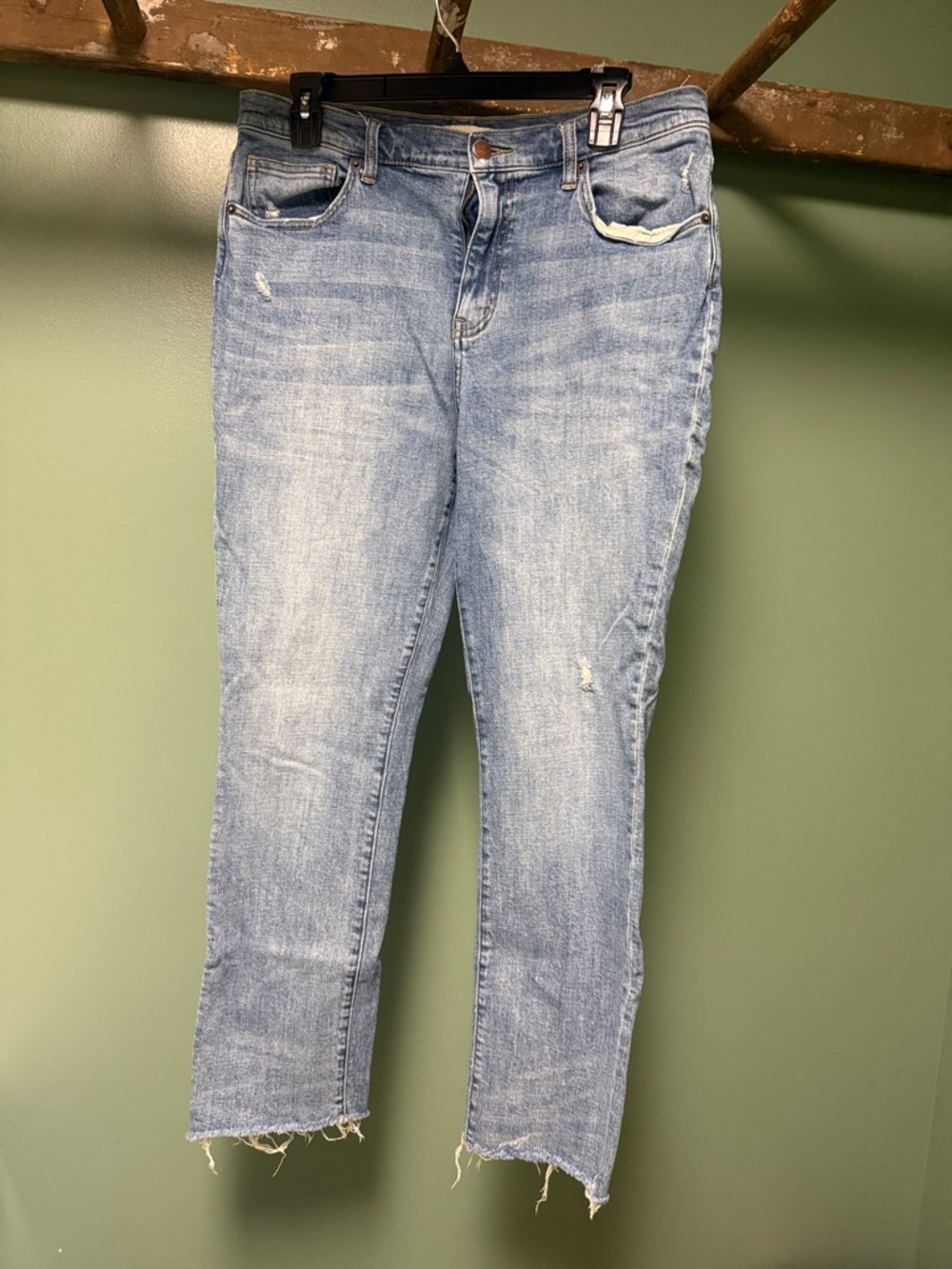 Casual Light Blue Ankle Crop Jeans - Distressed Raw Hem